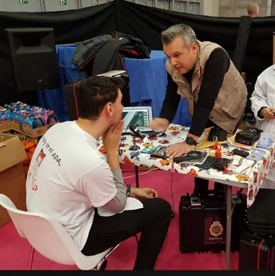 perito informatico en stand juvenalia