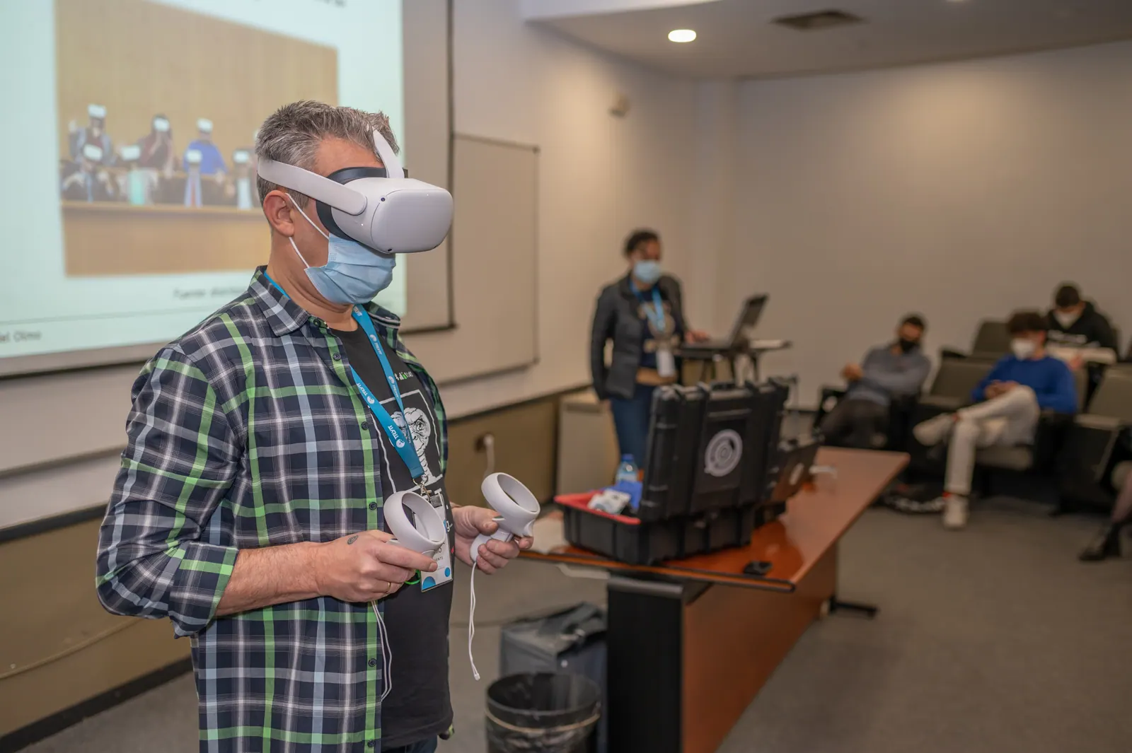 Taller de informática forense: primera pericial a unas gafas de realidad virtual